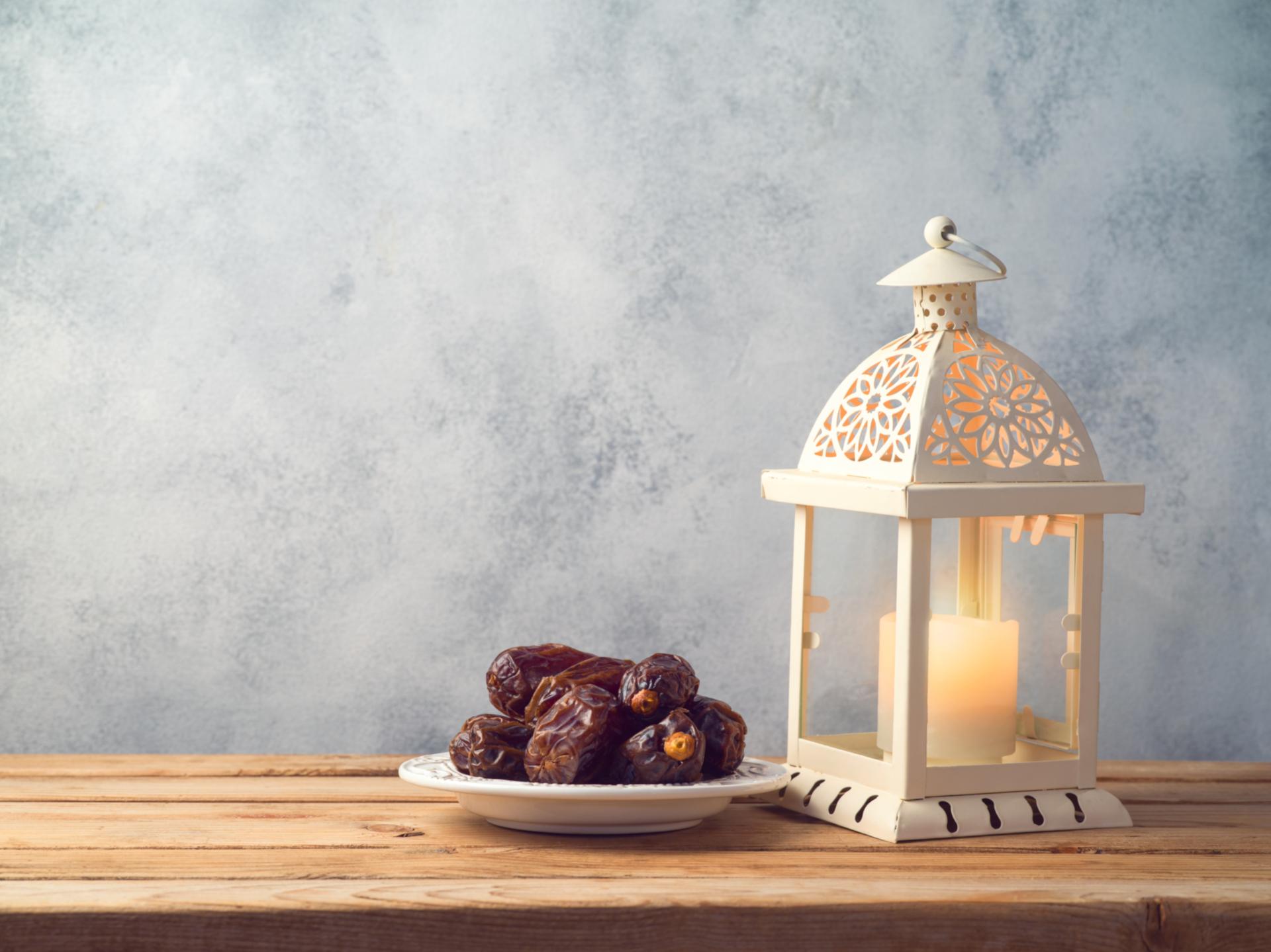 Ramadan-dates-lantern